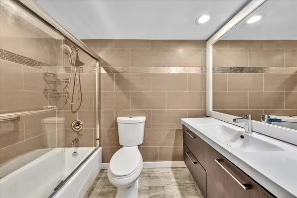 $2,400 | 3520 Oaks Way, Unit 306, Pompano Beach, FL 33069