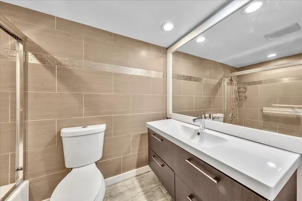 $2,400 | 3520 Oaks Way, Unit 306, Pompano Beach, FL 33069