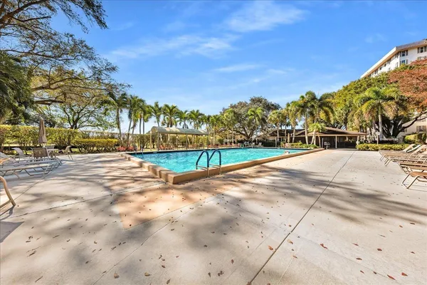 $2,400 | 3520 Oaks Way, Unit 306, Pompano Beach, FL 33069