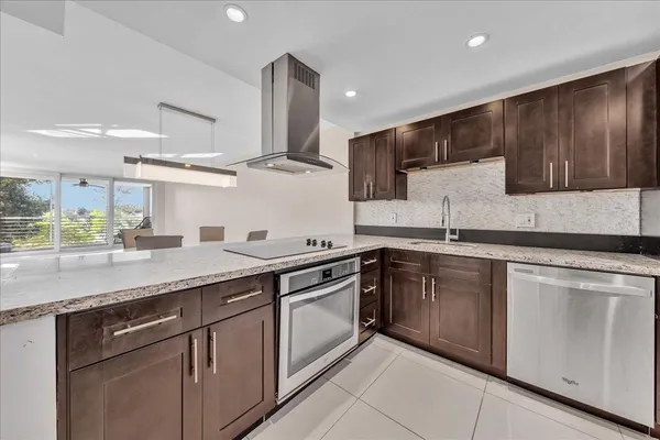 $2,400 | 3520 Oaks Way, Unit 306, Pompano Beach, FL 33069