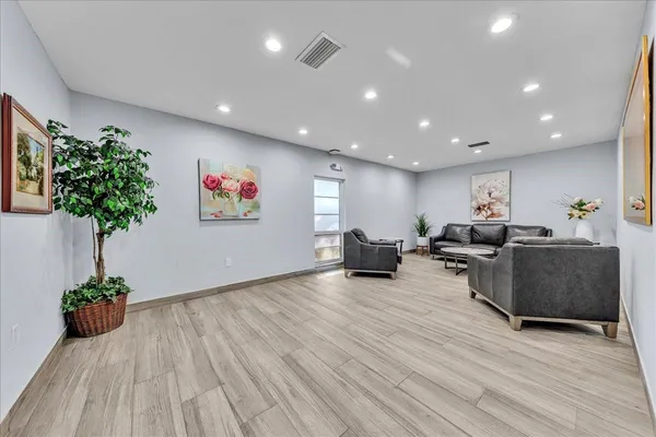 $2,400 | 3520 Oaks Way, Unit 306, Pompano Beach, FL 33069