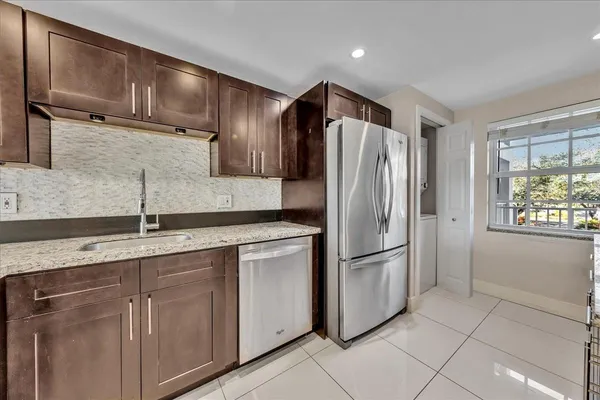 $2,400 | 3520 Oaks Way, Unit 306, Pompano Beach, FL 33069