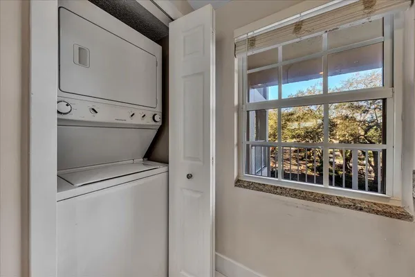 $2,400 | 3520 Oaks Way, Unit 306, Pompano Beach, FL 33069