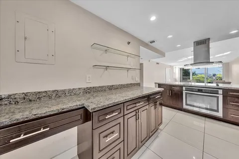 $2,300 | 3520 Oaks Way, Unit 306, Pompano Beach, FL 33069