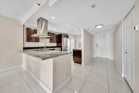 $2,300 | 3520 Oaks Way, Unit 306, Pompano Beach, FL 33069