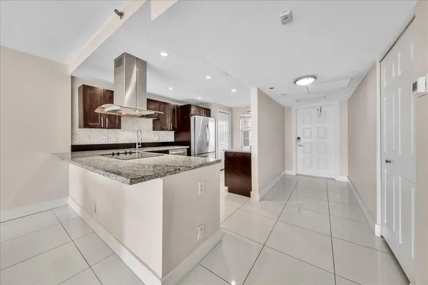 $2,400 | 3520 Oaks Way, Unit 306, Pompano Beach, FL 33069