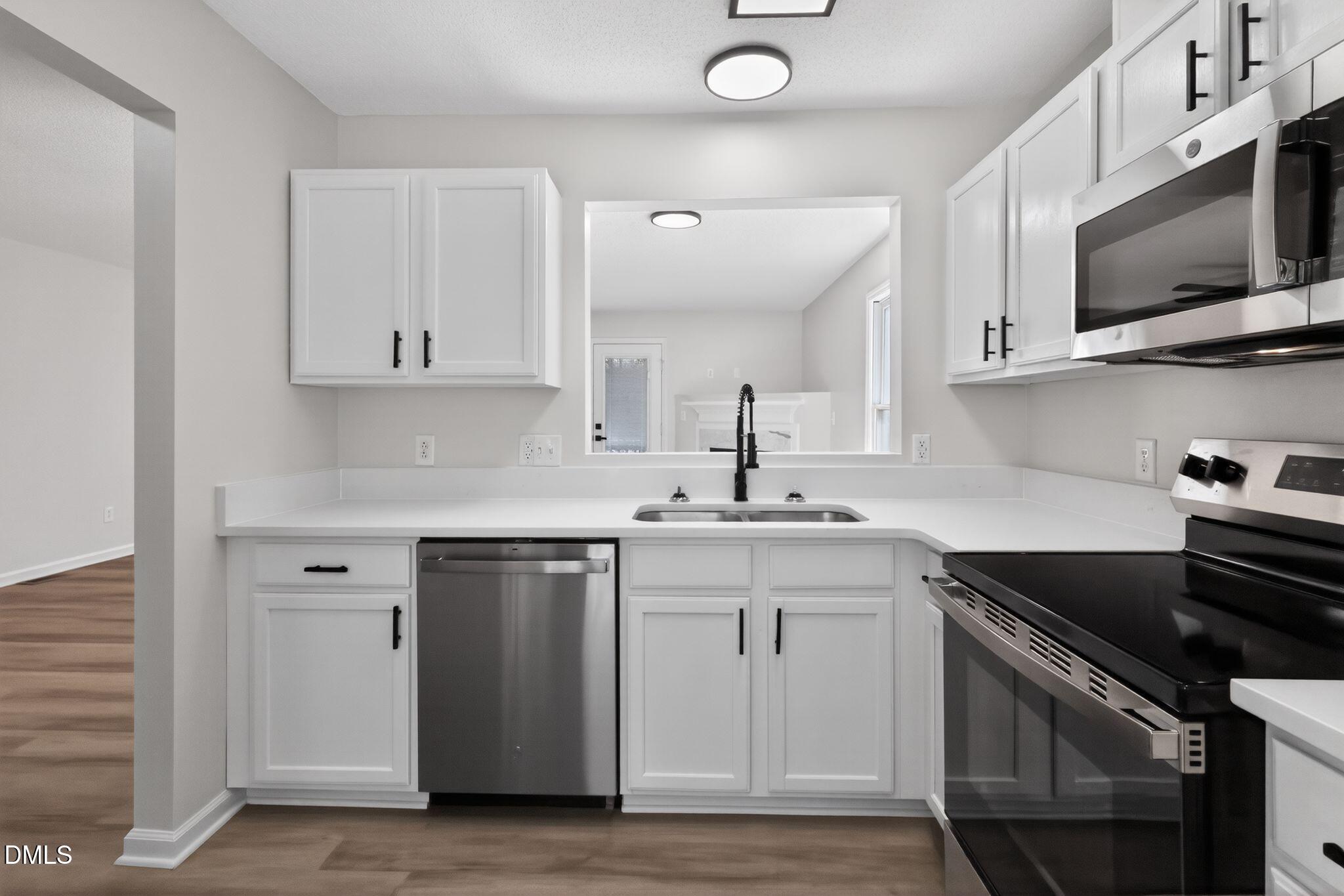 1600 Oakland Hills Way Raleigh, NC 27604 - Photo 5 of 14 10_1600_Oakland_Hills_Way_Raleigh_NC_276