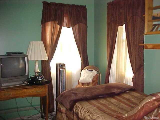 8990 West Sargent Road Fowlerville, MI 48836 - Photo 9 of 20 Sargent 1 st fl bedroom.jpg
