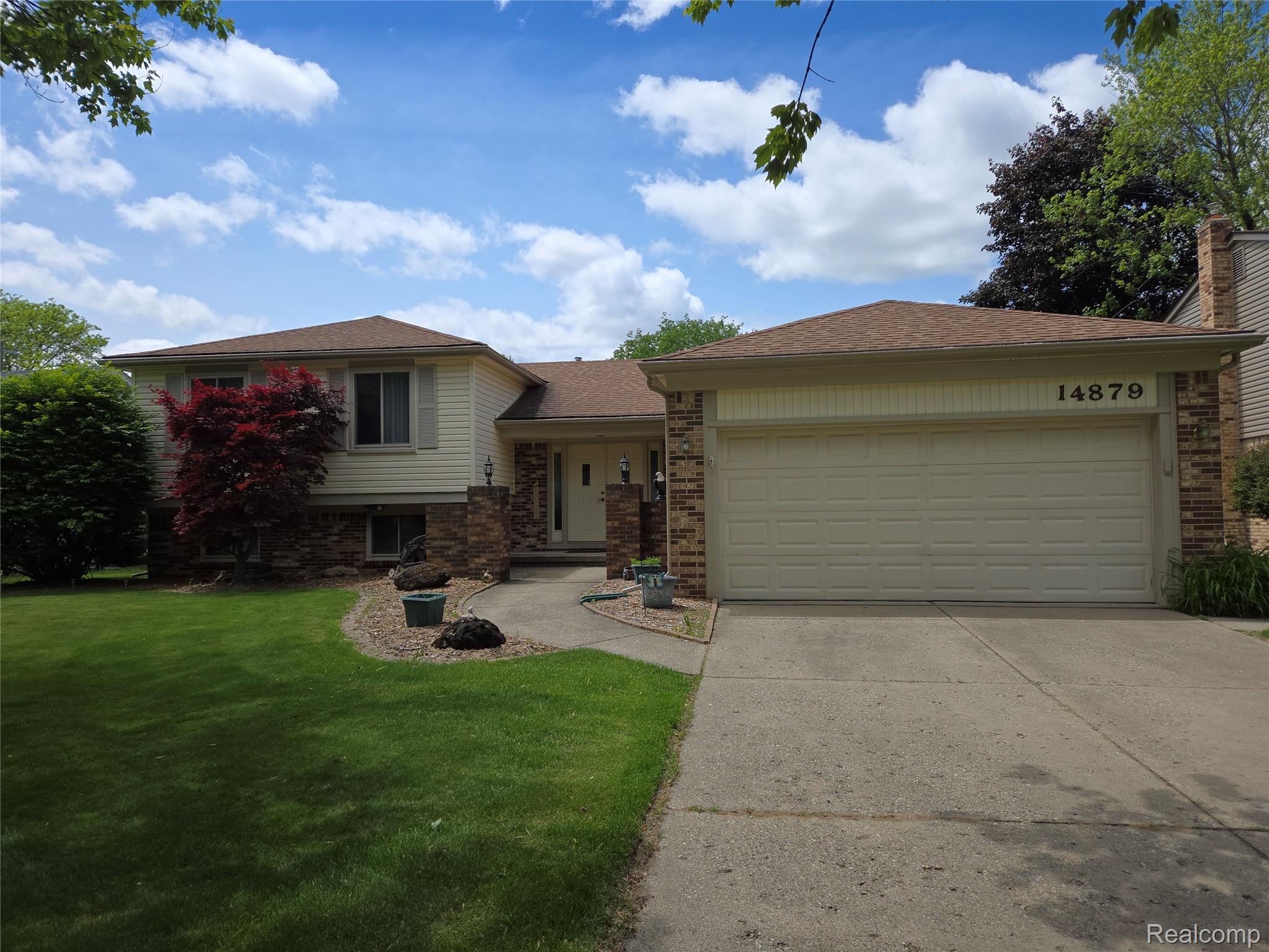14879 Riverside Drive Livonia, MI 48154 - Photo 3 of 42 14879 Riverside St.
Livonia, MI