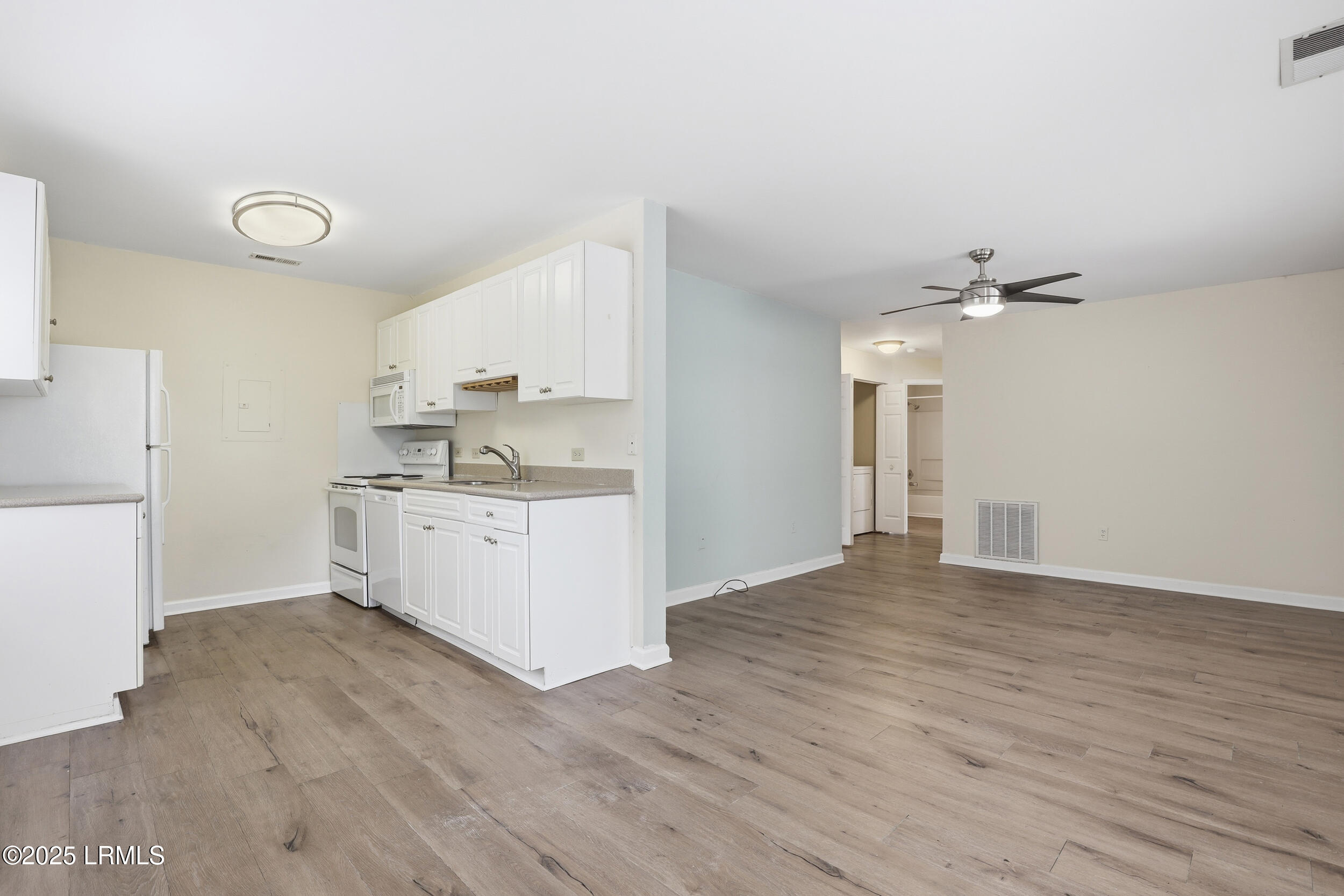 28 Old S Court, Unit A Bluffton, SC 29910 - Photo 11 of 42 17_1x2a4435