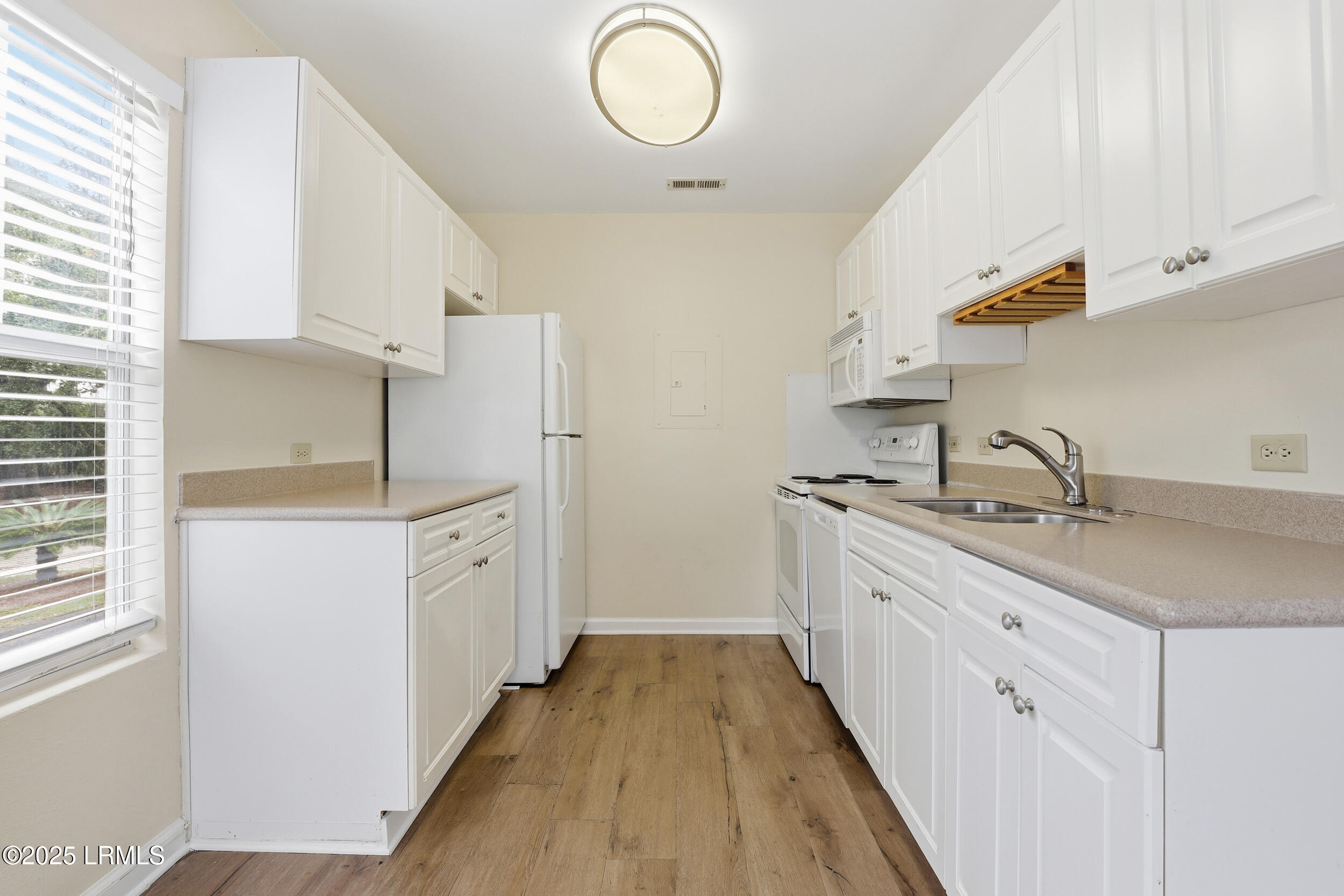 28 Old S Court, Unit A Bluffton, SC 29910 - Photo 14 of 42 20_1x2a4450