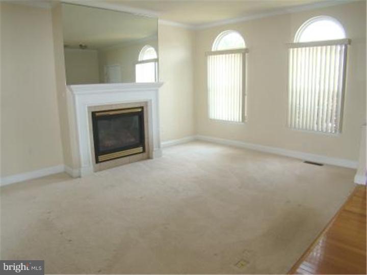 9 Fallowfield Circle Reading, PA 19607 - Photo 12 of 25 Living Room