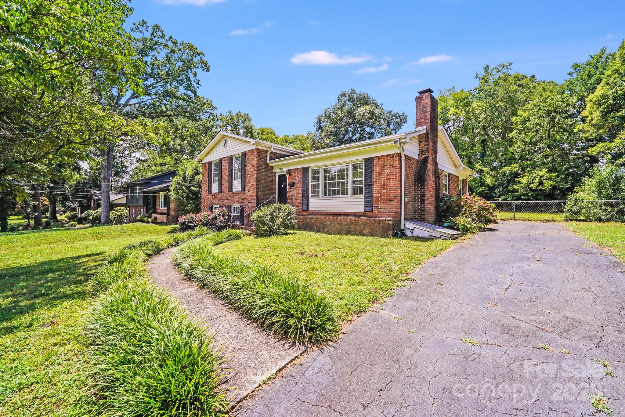 5816 Brookhaven Road Charlotte, NC 28210 - Photo 2 of 32 Gallery Image 2