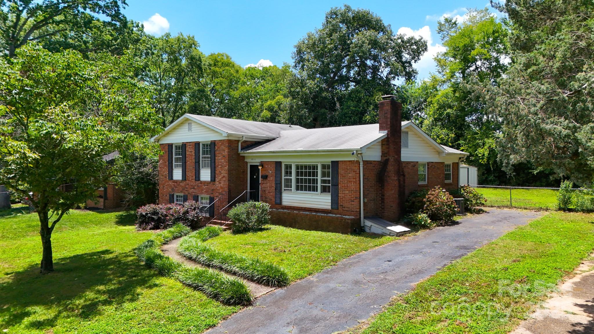 5816 Brookhaven Road Charlotte, NC 28210 - Photo 3 of 32 Gallery Image 3
