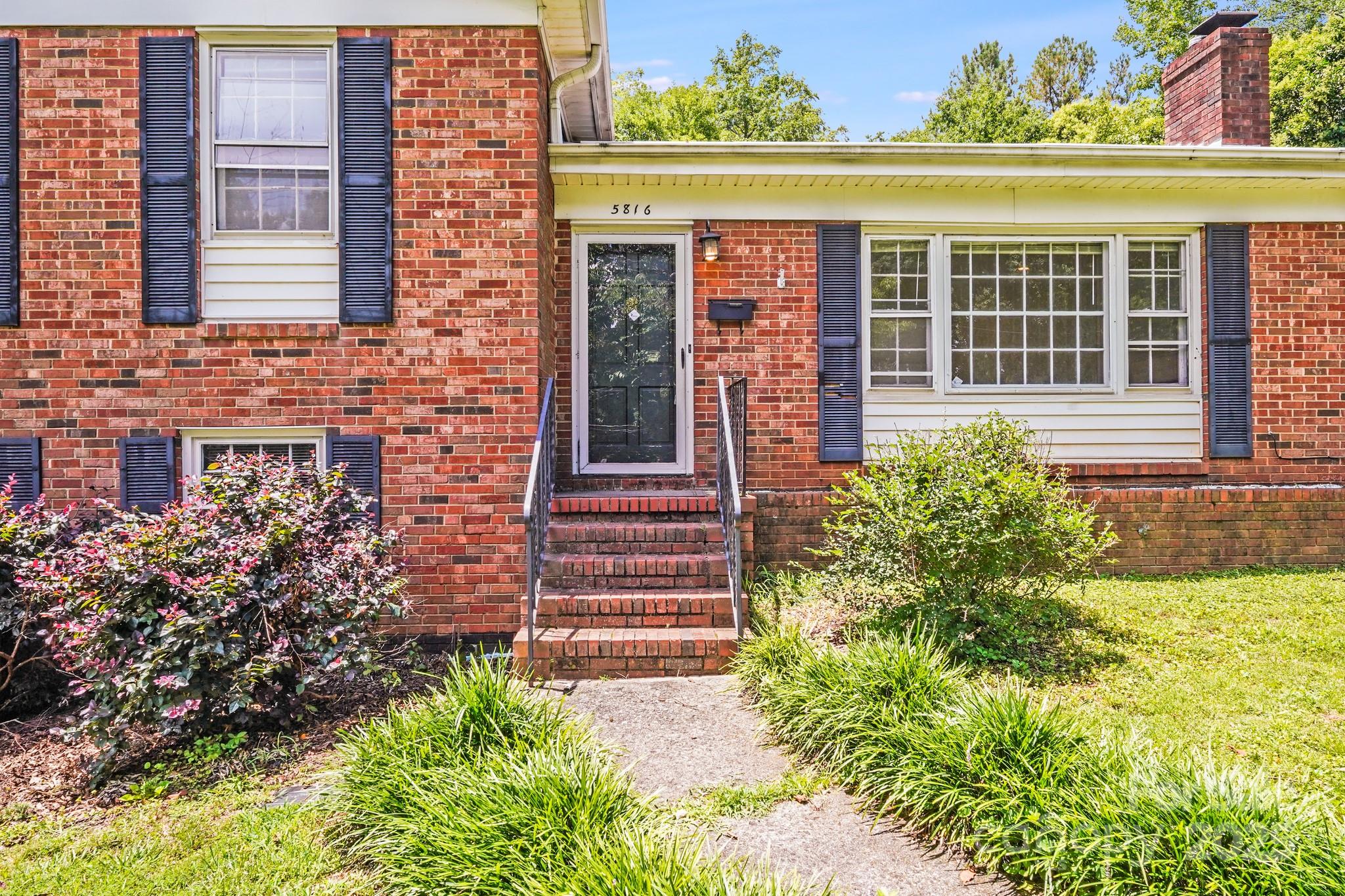 5816 Brookhaven Road Charlotte, NC 28210 - Photo 4 of 32 Gallery Image 4