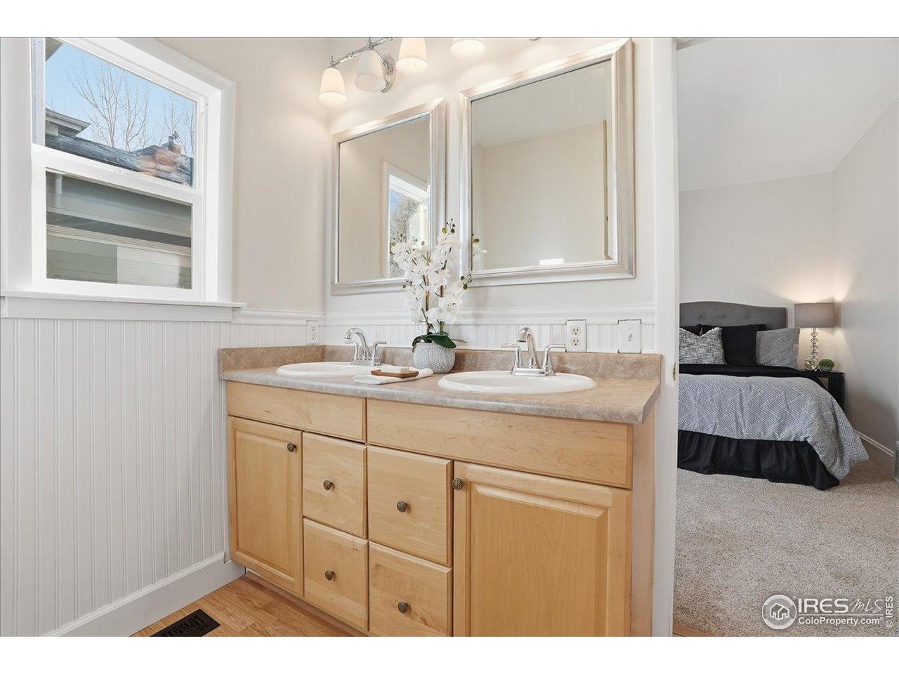 806 East Myrtle Street Fort Collins, CO 80524 - Photo 34 of 50 Full bathroom with two entries - including one directly from the primary bedroom.