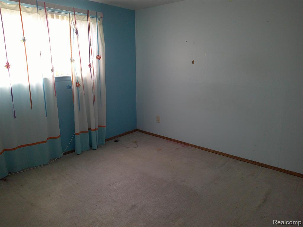 4913 Valley Road Trenton, MI 48183 - Photo 15 of 25 Gallery Image 15