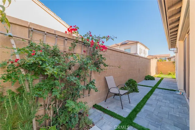 a view of a chairs and table in a backyard