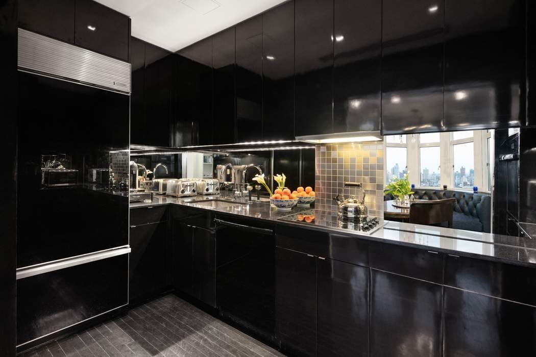 35 East 76th Street, Unit PH3407 Manhattan, NY 10021 - Photo 10 of 23 a kitchen with lots of counter top space