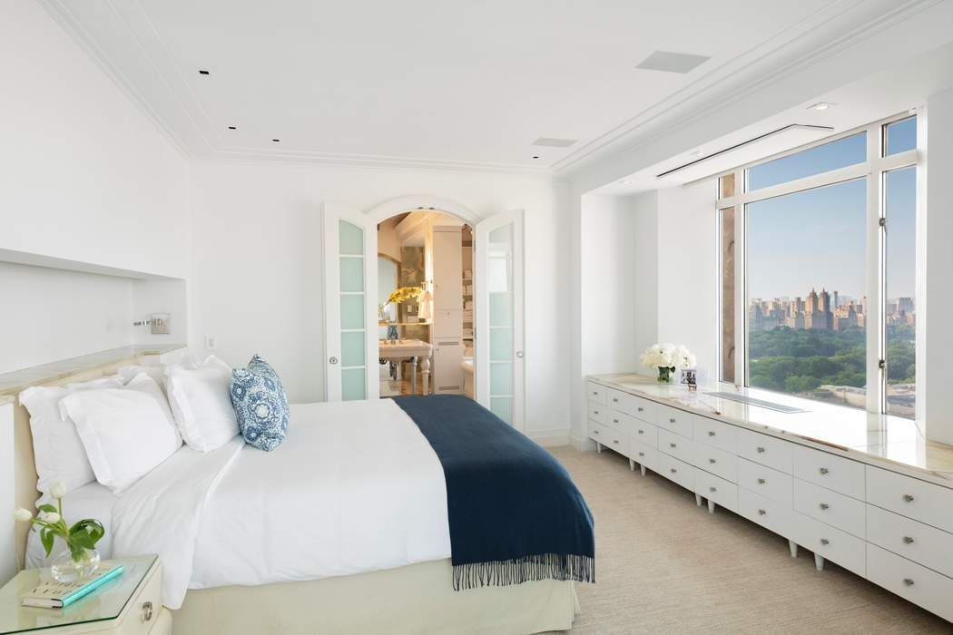 35 East 76th Street, Unit PH3407 Manhattan, NY 10021 - Photo 16 of 23 a bedroom with a bed and a window