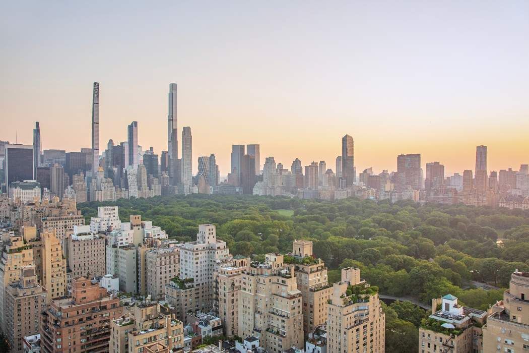 35 East 76th Street, Unit PH3407 Manhattan, NY 10021 - Photo 21 of 23 a view of a city with tall buildings
