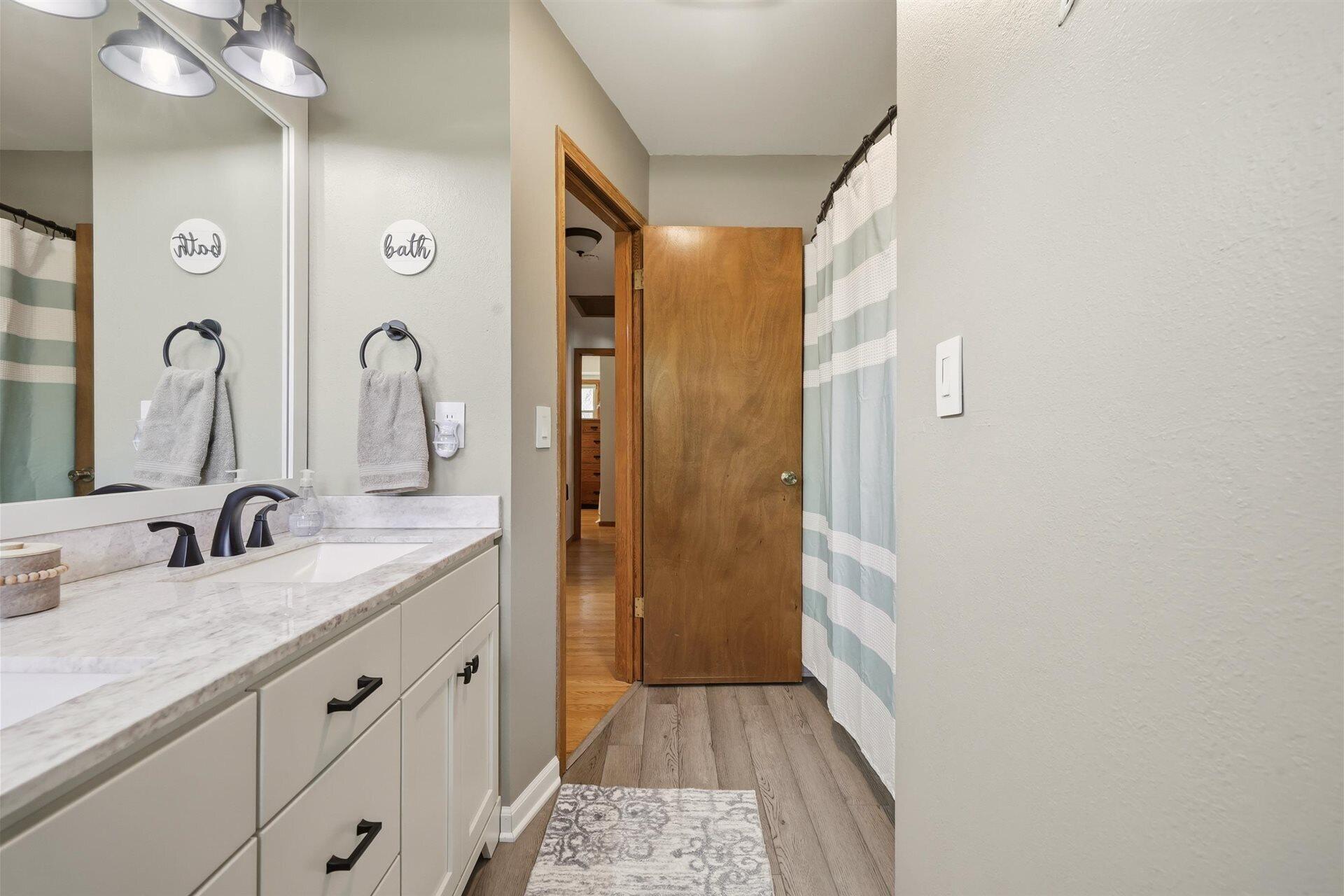 11610 West Sunnybrook Road Franklin, WI 53132 - Photo 17 of 34 Updated Full Bathroom