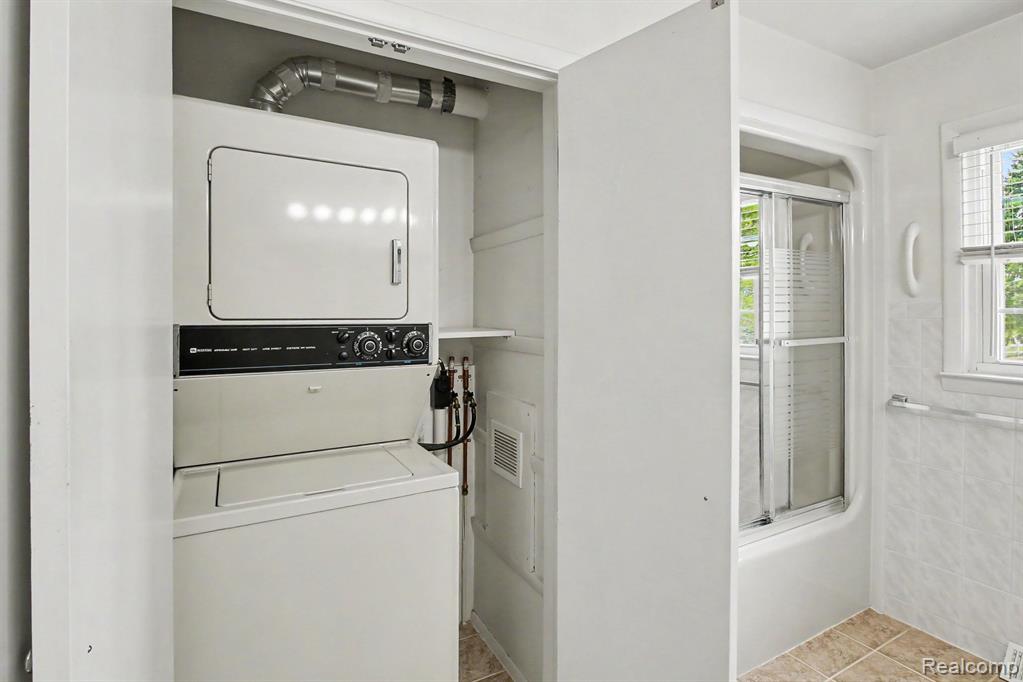 1222 Howe Road Burton, MI 48509 - Photo 18 of 34 Gallery Image 18