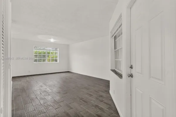 $2,000 | 8621 Southwest 5th Street, Unit 201, Pembroke Pines, FL 33025