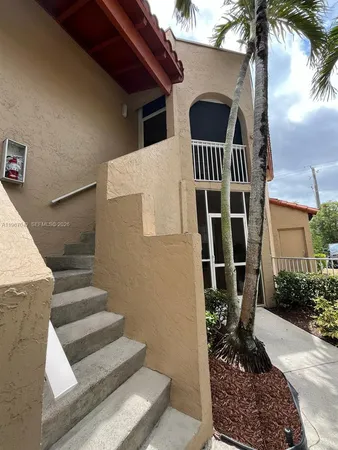$2,000 | 8621 Southwest 5th Street, Unit 201, Pembroke Pines, FL 33025