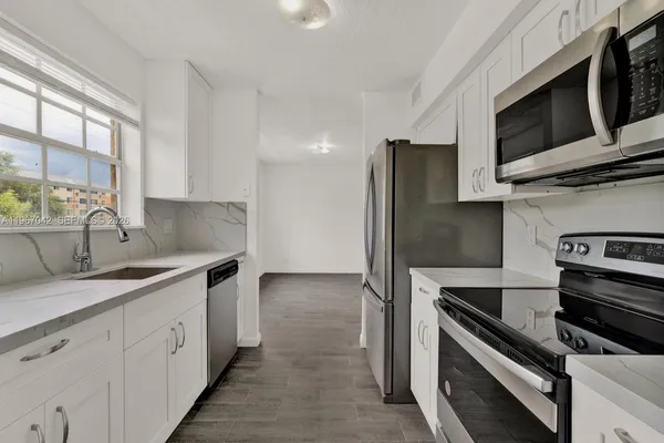 $2,000 | 8621 Southwest 5th Street, Unit 201, Pembroke Pines, FL 33025