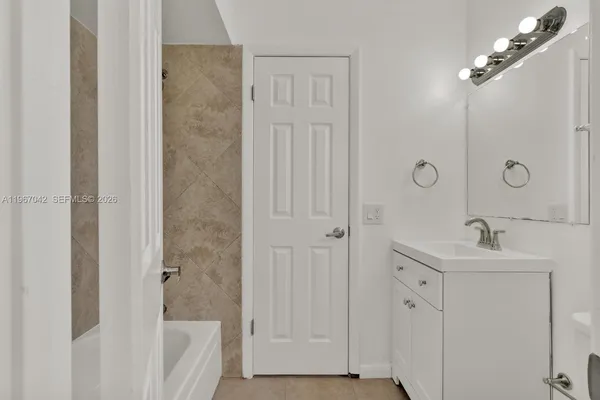 $2,000 | 8621 Southwest 5th Street, Unit 201, Pembroke Pines, FL 33025