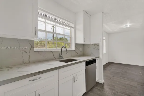 $2,000 | 8621 Southwest 5th Street, Unit 201, Pembroke Pines, FL 33025