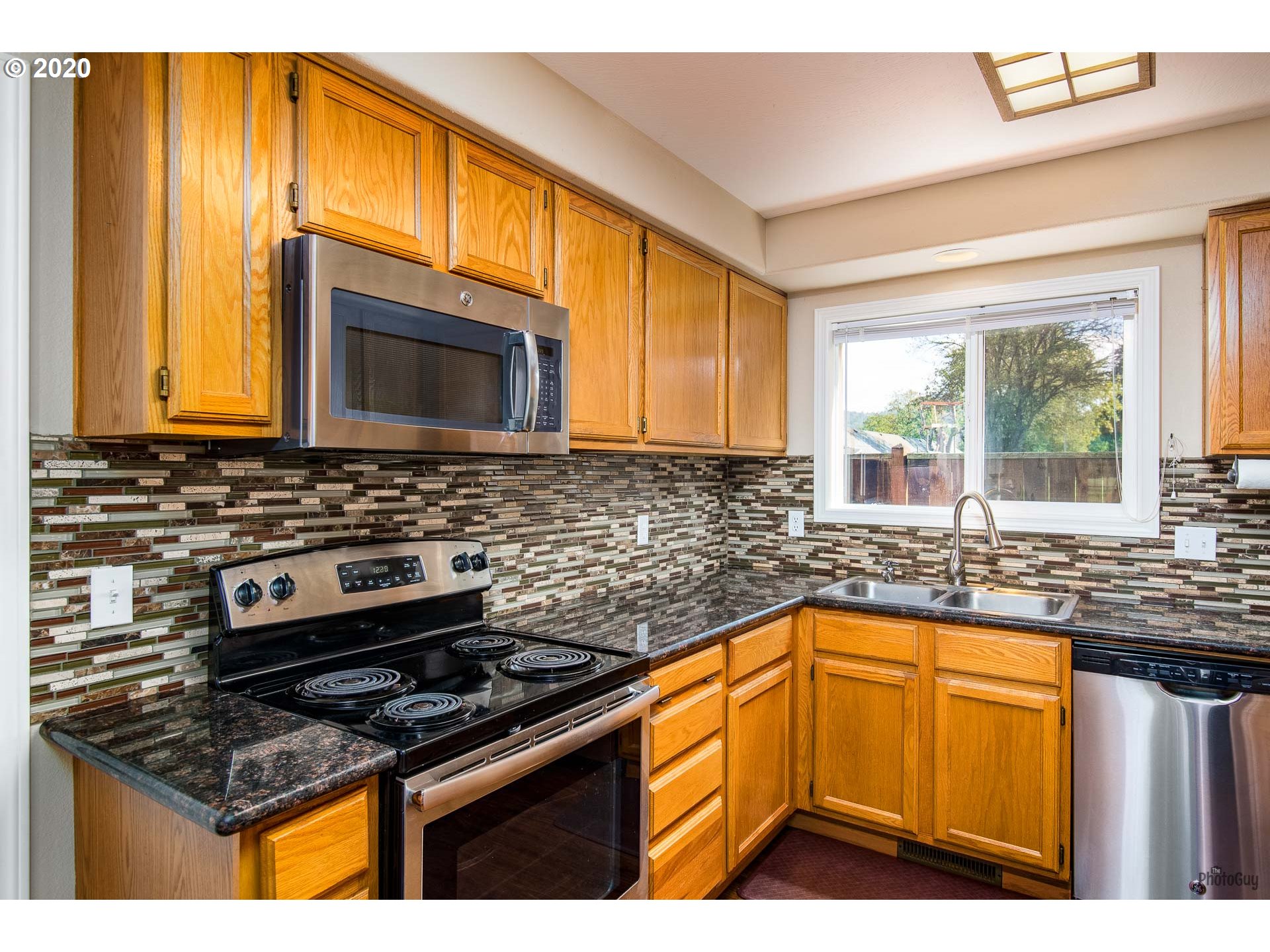 2651 31st Street Springfield, OR 97477 - Photo 14 of 32