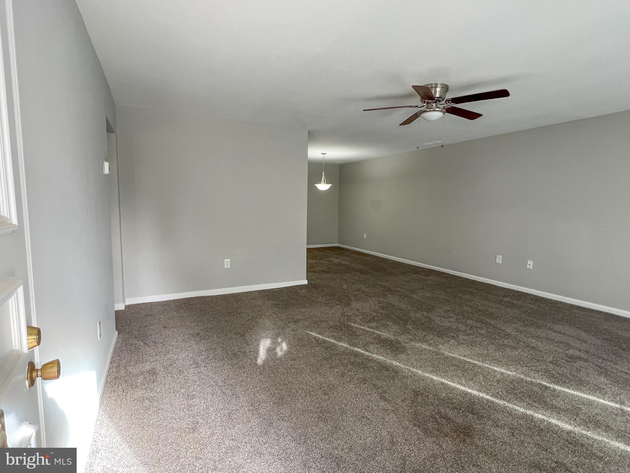 15015 Haslemere Court Silver Spring, MD 20906 - Photo 5 of 60 Living Room Entry