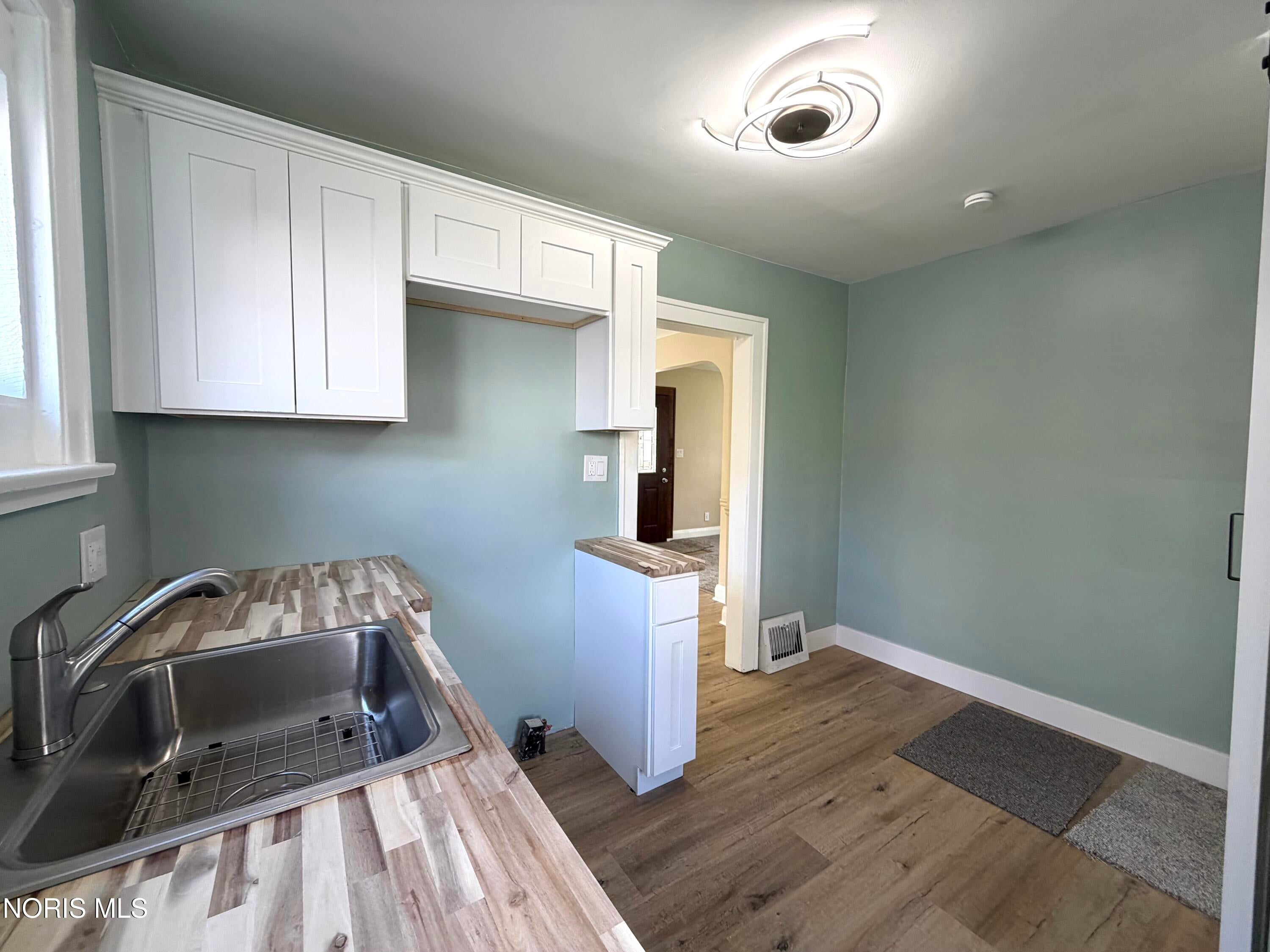 1344 Corbin Road Toledo, OH 43612 - Photo 8 of 24 IMG_1172