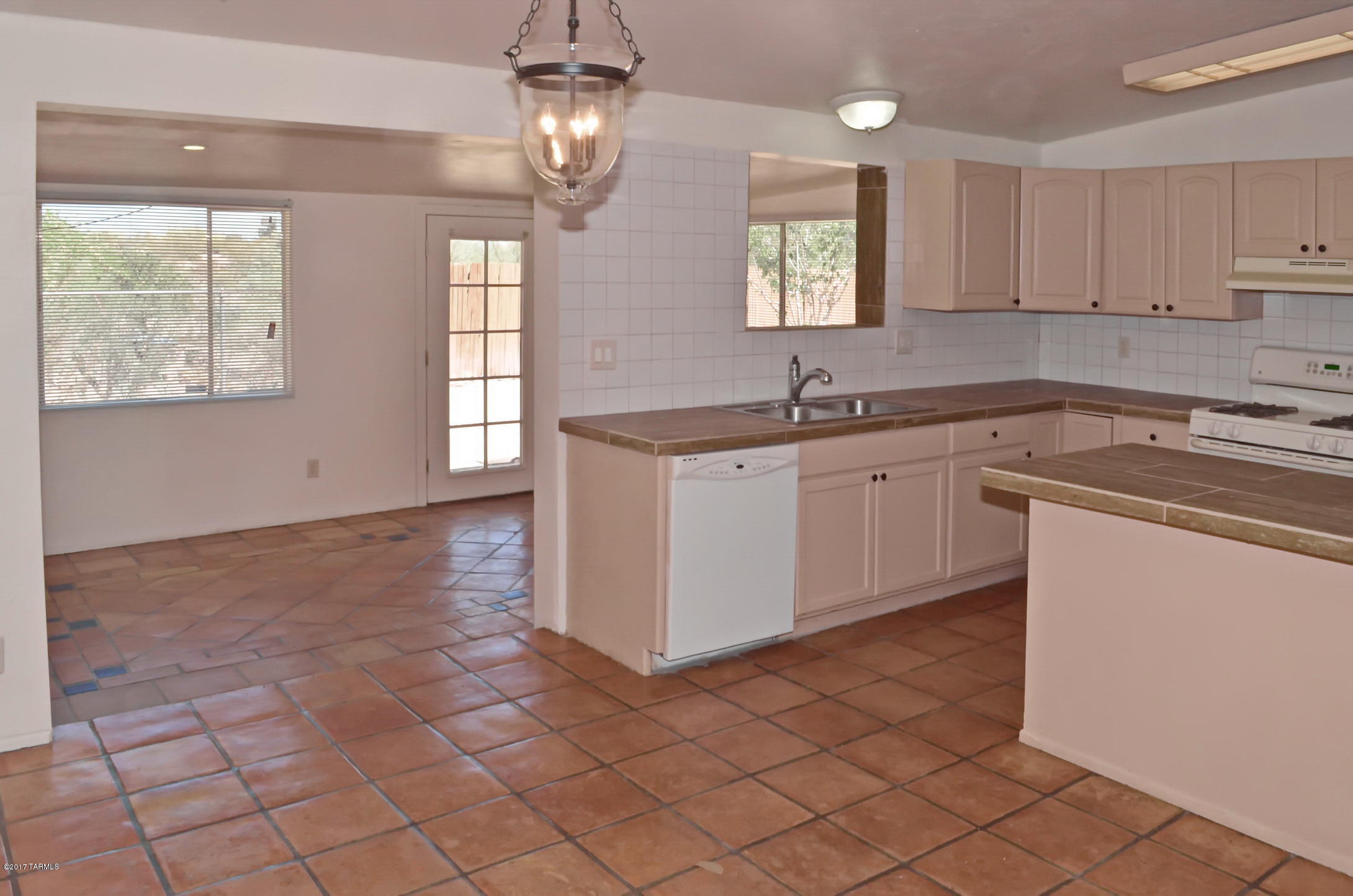 3001 South Lands End Road Tucson, AZ 85713 - Photo 6 of 28 Gallery Image 6