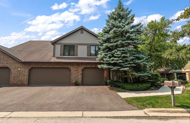 $409,000 | 13458 South Westview Drive, Unit V4, Palos Heights, IL 60463