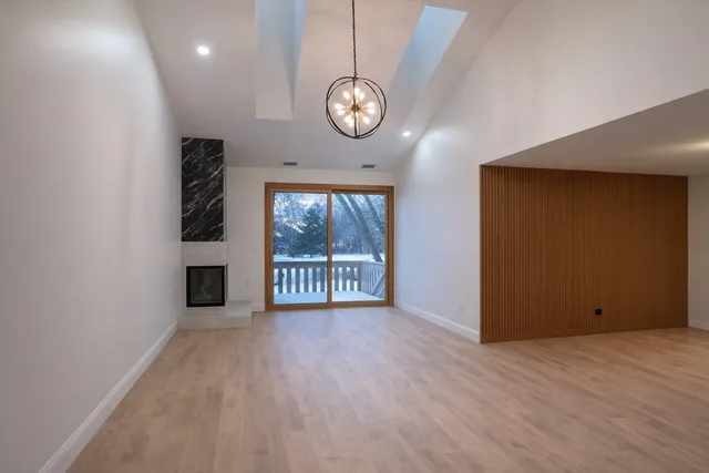 $409,000 | 13458 South Westview Drive, Unit V4, Palos Heights, IL 60463