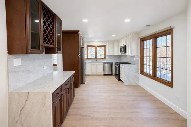 $409,000 | 13458 South Westview Drive, Unit V4, Palos Heights, IL 60463