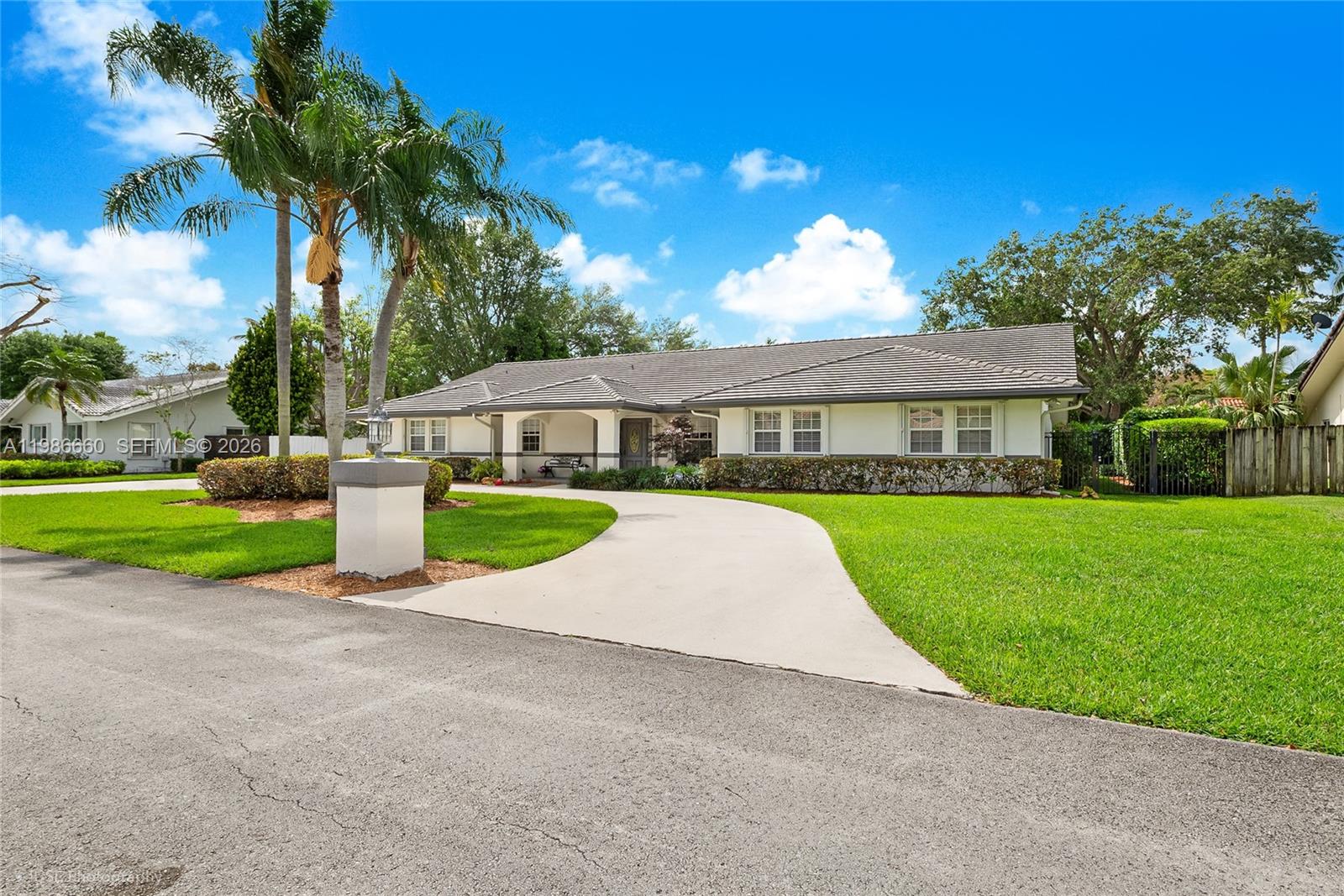 10422 Southwest 121st Street Miami, FL 33176 - Photo 3 of 32