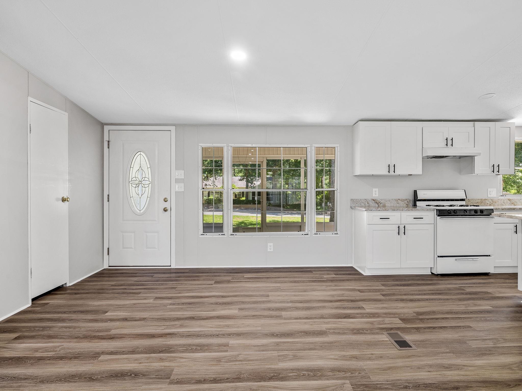 208 Red Raven Drive Greer, SC 29651 - Photo 10 of 39