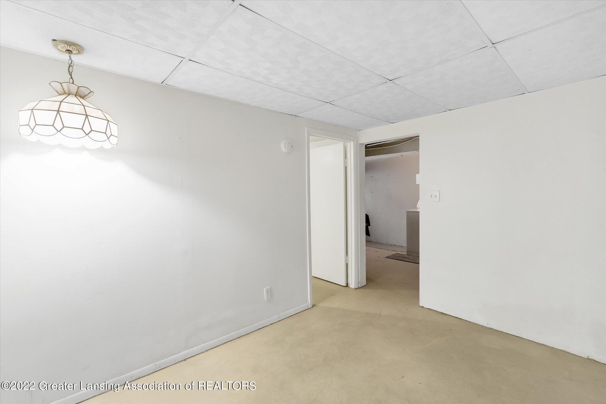 3926 Hunters Ridge Drive, Unit 2 Lansing, MI 48911 - Photo 22 of 28 26-3926-Hunters-Ridge-Dr-WindowStill-Rea