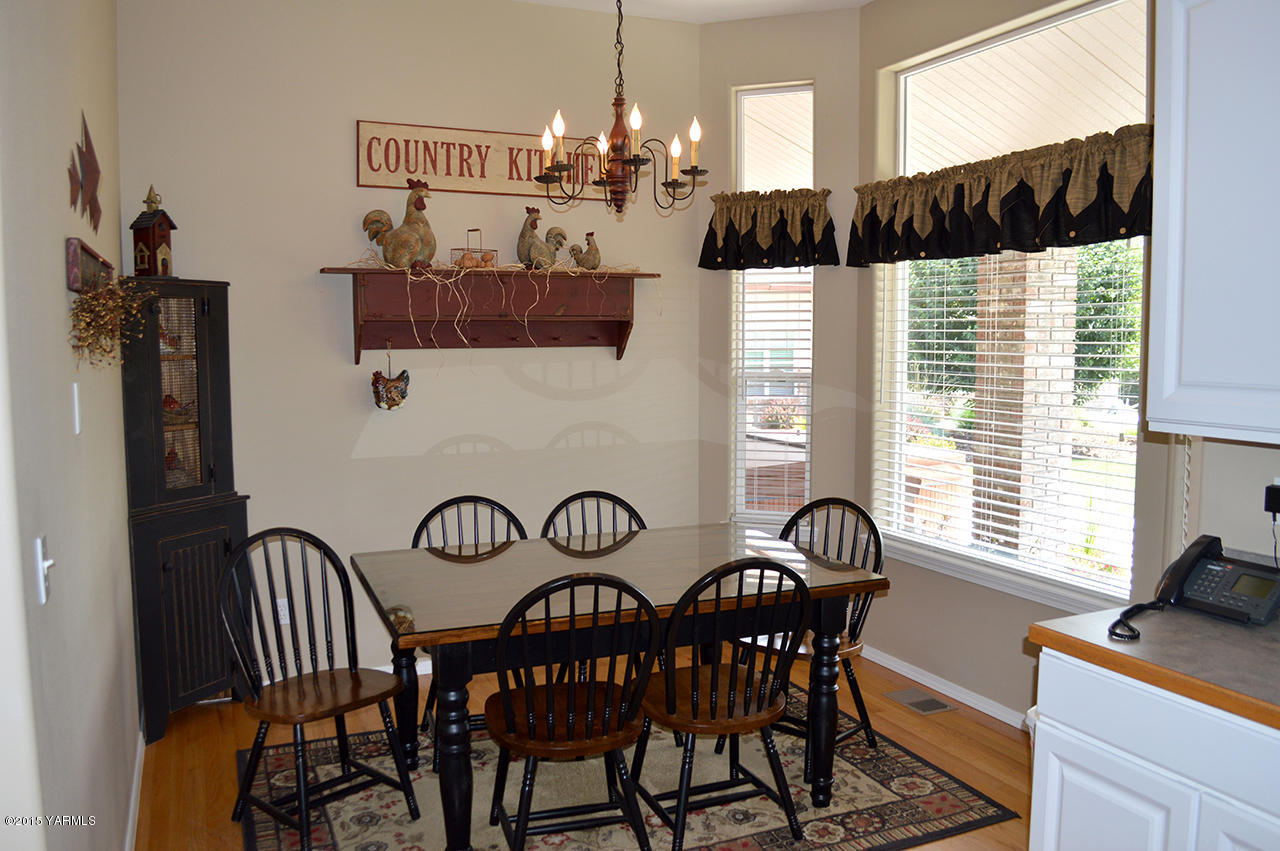 8104 Rutherford Road Yakima, WA 98903 - Photo 11 of 42 a view of a dining room with furniture and windows