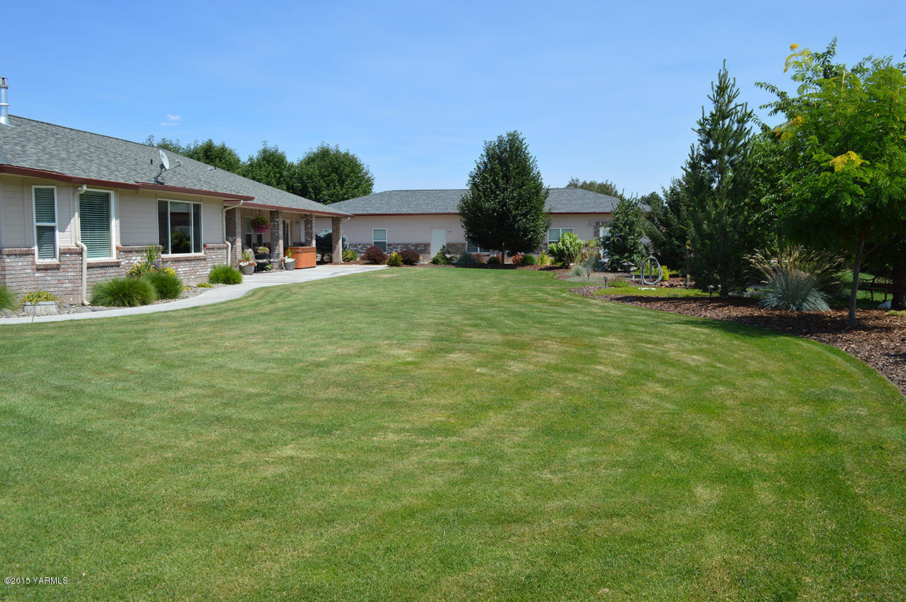 8104 Rutherford Road Yakima, WA 98903 - Photo 26 of 42 a front view of a house with a garden