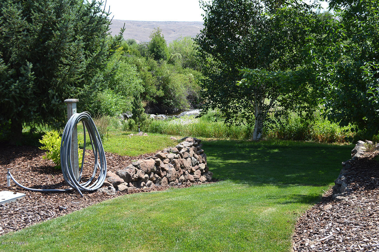 8104 Rutherford Road Yakima, WA 98903 - Photo 30 of 42 a view of a table and chairs in the garden