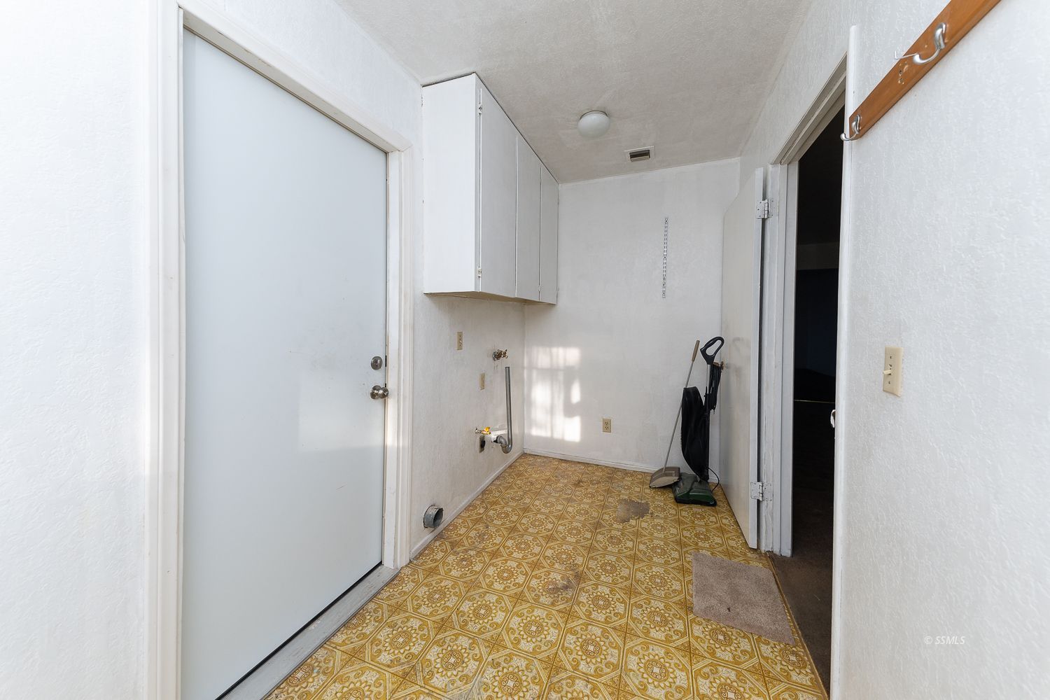 911 West Upjohn Avenue Ridgecrest, CA 93555 - Photo 8 of 28