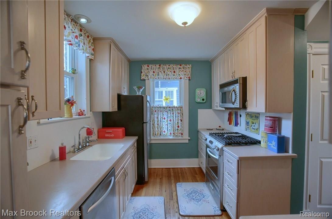 175 North Adams Road Birmingham, MI 48009 - Photo 12 of 37 Kitchen_2nd_View.jpg