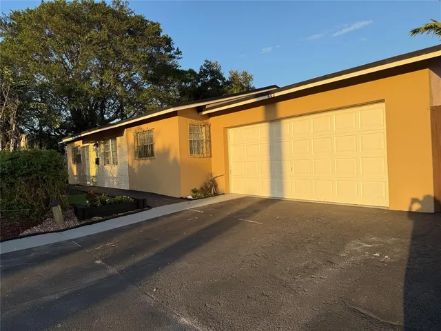 $3,200 | 602 Northeast 38th Street, Oakland Park, FL 33334