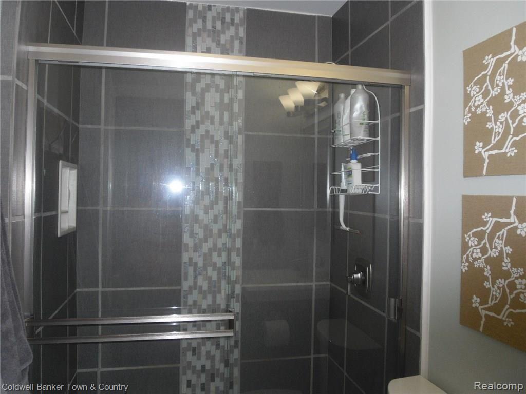 215 Prospect Street Howell, MI 48843 - Photo 27 of 54 prospectmstbath.JPG