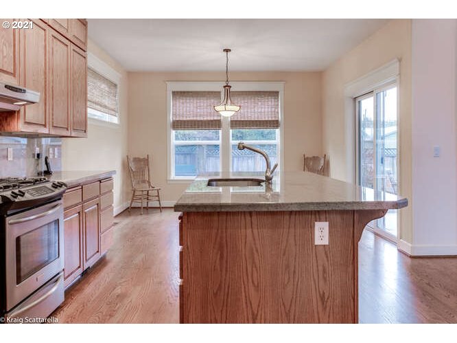 7024 Southwest Raz Court Portland, OR 97223 - Photo 11 of 32 Gallery Image 11